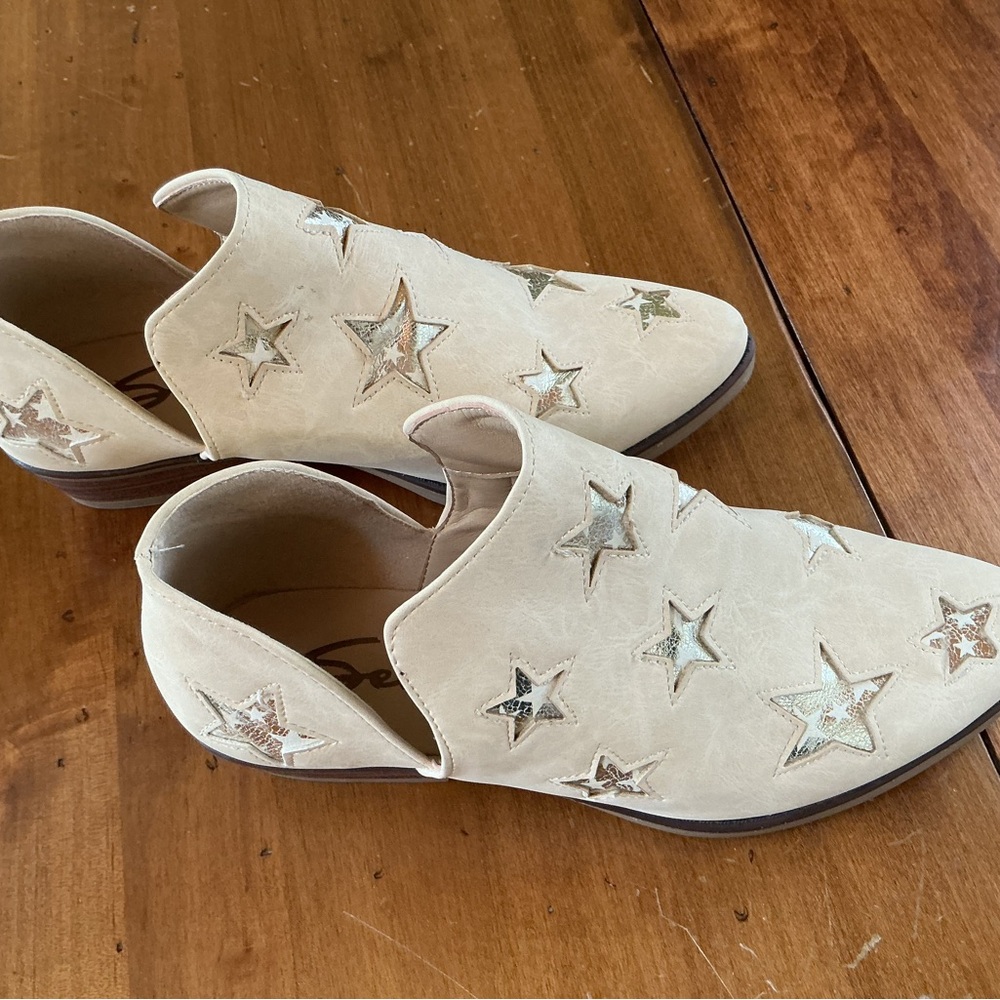 Seven7 Austin boot Cream Flats with Star Pattern - Picture 6 of 8